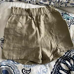 Wilfred free cream aritiza linen shorts